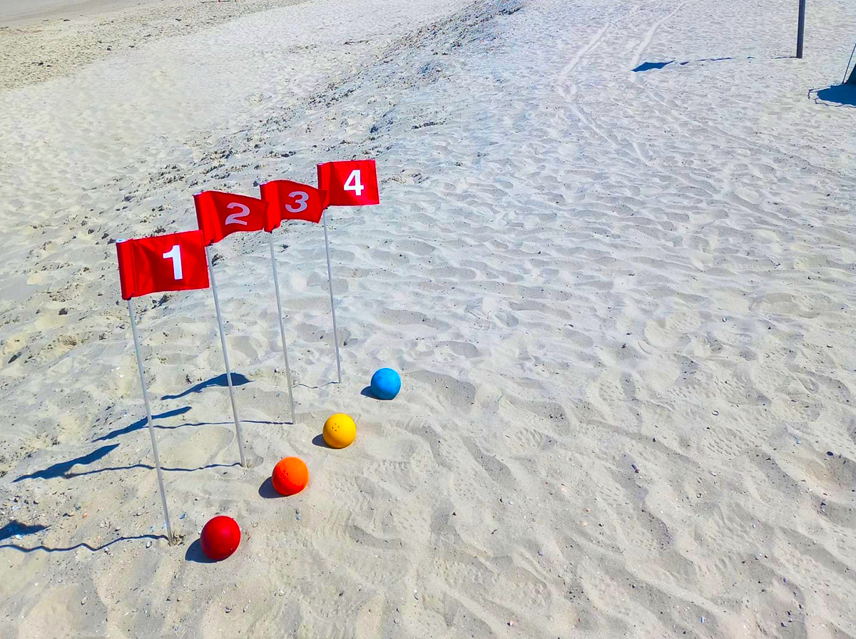Nordsee Brandung mit sprühender Gischt - die heilende Thalasso-Komponente unserer Therapie auf Langeoog